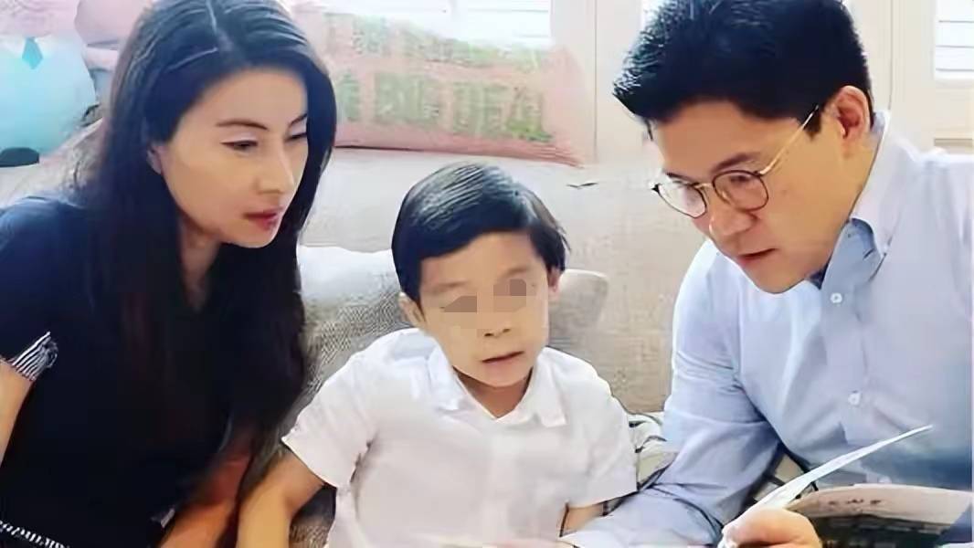 公吐槽网友却大赞其做法！球盟会网站郭晶晶育儿遭公(图9)