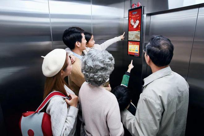 鞋霸屏新潮传媒打响春节营销“开门红”球盟会入口过新年穿新鞋！江博士健康(图3)
