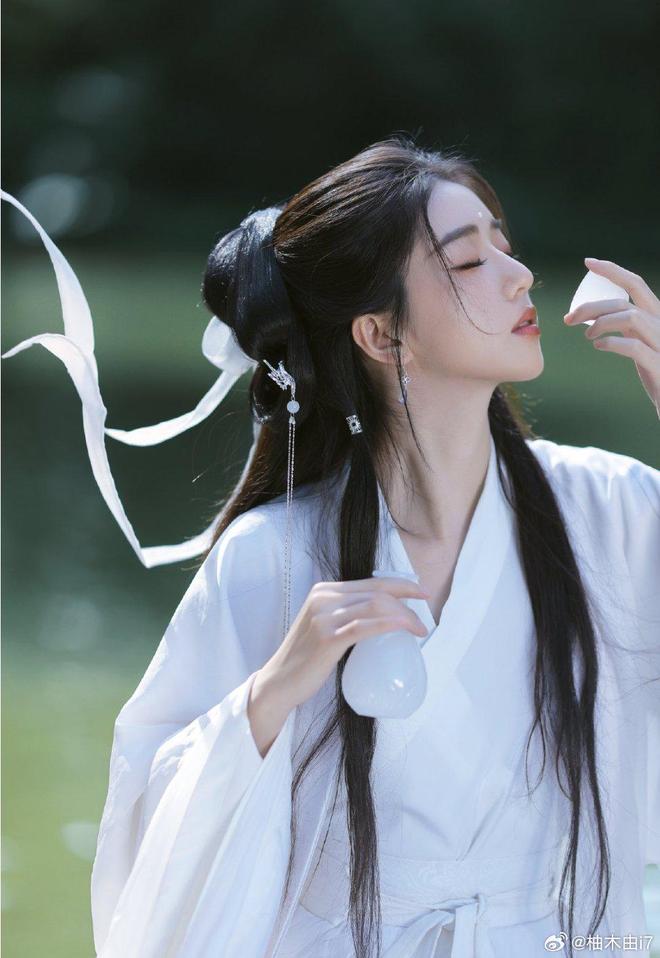 只删除她的名字不删除她的戏份《赴山海》对辱华的女二李凯馨(图2)
