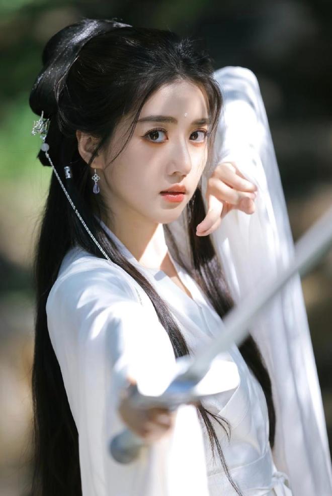 只删除她的名字不删除她的戏份《赴山海》对辱华的女二李凯馨(图5)