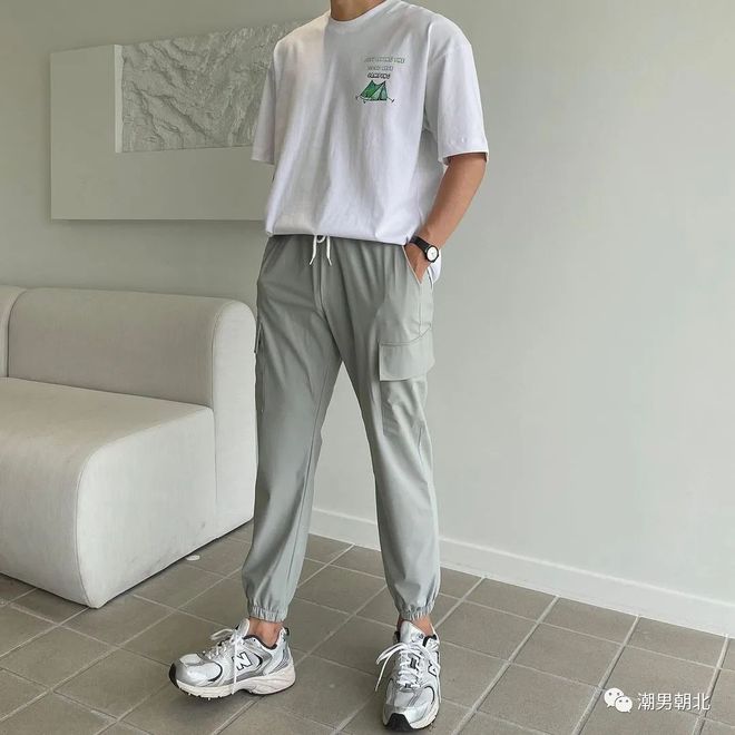 这3套精致帅气赶紧收起来！男生夏季“休闲干净”的穿搭(图2)