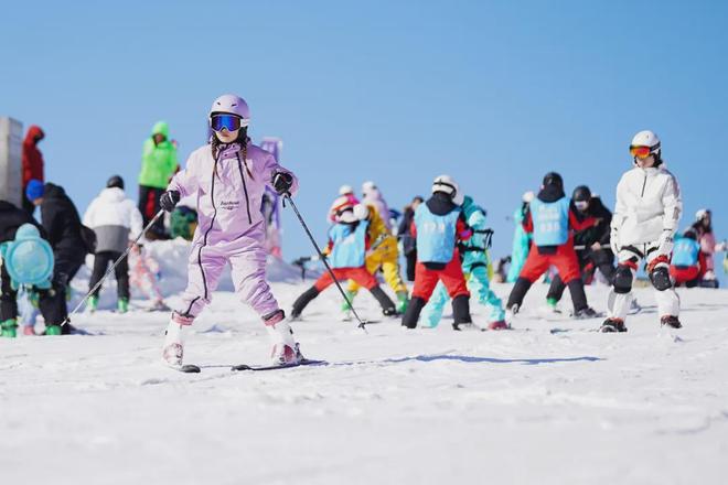 被冻哭的年轻人焊身上了300元一件的滑雪服(图9) 被冻哭的年轻人焊身上了300元一件的滑雪服(图9)