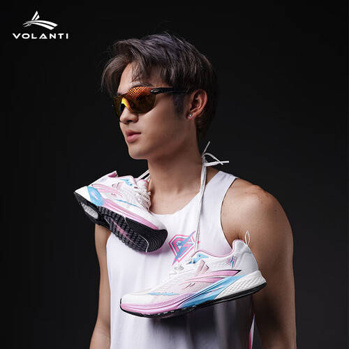 跑鞋的全面对比时尚与性能的完美结合!MLB明星同款老爹鞋与沃兰迪梦幻闪电(图2) 跑鞋的全面对比时尚与性能的完美结合!MLB明星同款老爹鞋与沃兰迪梦幻闪电(图2)